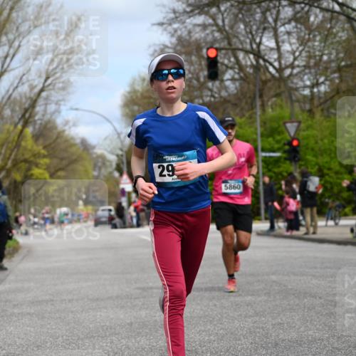 12.04.2026 - 45. Internationalen Wilhelmsburger Insellauf J. Mangold http://msf.ph/oto/9508131 12.04.2026 12:51:22 Ziel 4282, 3982, 3925, 5595, 2959, 5860, 4110, 5307, 5809, 5326, 2787, 5627, 5493, 4560, 2779, 3903 meine-sportfotos.de