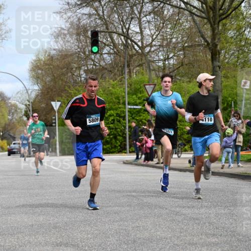 12.04.2026 - 45. Internationalen Wilhelmsburger Insellauf J. Mangold http://msf.ph/oto/9508143 12.04.2026 12:51:37 Ziel 2959, 5860, 4110, 5307, 5809, 5326, 2787, 5627, 5493, 4560, 2779, 3903, 5479, 5797, 5797, 4529, 5758, 2033 meine-sportfotos.de