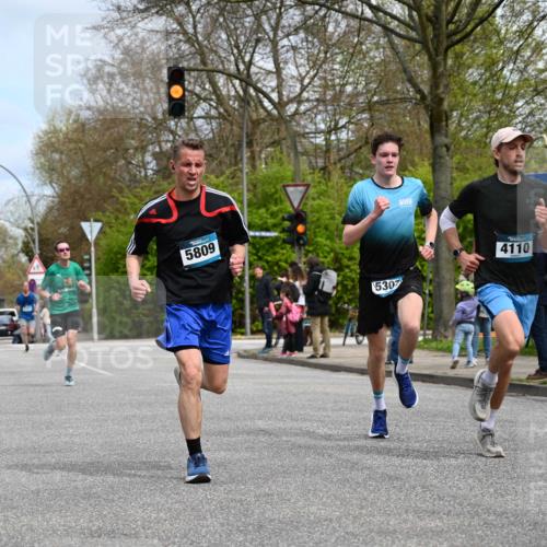 12.04.2026 - 45. Internationalen Wilhelmsburger Insellauf J. Mangold http://msf.ph/oto/9508147 12.04.2026 12:51:37 Ziel 2959, 5860, 4110, 5307, 5809, 5326, 2787, 5627, 5493, 4560, 2779, 3903, 5479, 5797, 5797, 4529, 5758, 2033 meine-sportfotos.de