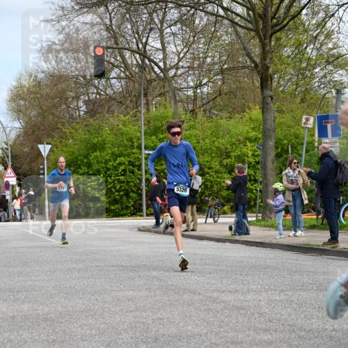 12.04.2026 - 45. Internationalen Wilhelmsburger Insellauf J. Mangold http://msf.ph/oto/9508151 12.04.2026 12:51:42 Ziel 4110, 5307, 5809, 5326, 2787, 5627, 5493, 4560, 2779, 3903, 5479, 5797, 4529, 5758, 2033, 4571 meine-sportfotos.de