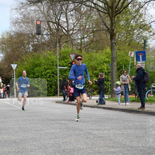 12.04.2026 - 45. Internationalen Wilhelmsburger Insellauf J. Mangold http://msf.ph/oto/9508153 12.04.2026 12:51:42 Ziel 4110, 5307, 5809, 5326, 2787, 5627, 5493, 4560, 2779, 3903, 5479, 5797, 4529, 5758, 2033, 4571 meine-sportfotos.de