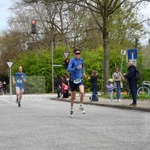 12.04.2026 - 45. Internationalen Wilhelmsburger Insellauf J. Mangold http://msf.ph/oto/9508154 12.04.2026 12:51:42 Ziel 4110, 5307, 5809, 5326, 2787, 5627, 5493, 4560, 2779, 3903, 5479, 5797, 4529, 5758, 2033, 4571 meine-sportfotos.de