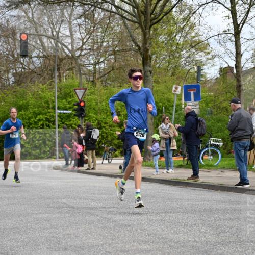 12.04.2026 - 45. Internationalen Wilhelmsburger Insellauf J. Mangold http://msf.ph/oto/9508159 12.04.2026 12:51:42 Ziel 4110, 5307, 5809, 5326, 2787, 5627, 5493, 4560, 2779, 3903, 5479, 5797, 4529, 5758, 2033, 4571 meine-sportfotos.de