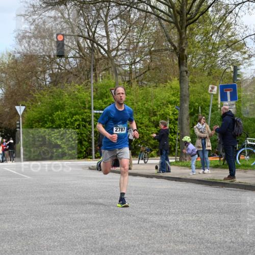 12.04.2026 - 45. Internationalen Wilhelmsburger Insellauf J. Mangold http://msf.ph/oto/9508167 12.04.2026 12:51:44 Ziel 4110, 5307, 5809, 5326, 2787, 5627, 5493, 4560, 2779, 3903, 5479, 5797, 4529, 5758, 2033, 4571, 2414 meine-sportfotos.de