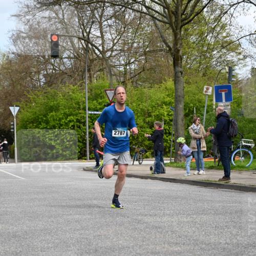 12.04.2026 - 45. Internationalen Wilhelmsburger Insellauf J. Mangold http://msf.ph/oto/9508168 12.04.2026 12:51:44 Ziel 4110, 5307, 5809, 5326, 2787, 5627, 5493, 4560, 2779, 3903, 5479, 5797, 4529, 5758, 2033, 4571, 2414 meine-sportfotos.de