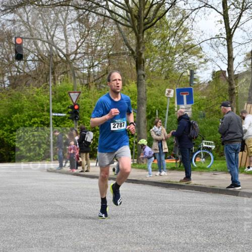 12.04.2026 - 45. Internationalen Wilhelmsburger Insellauf J. Mangold http://msf.ph/oto/9508173 12.04.2026 12:51:44 Ziel 4110, 5307, 5809, 5326, 2787, 5627, 5493, 4560, 2779, 3903, 5479, 5797, 4529, 5758, 2033, 4571, 2414 meine-sportfotos.de