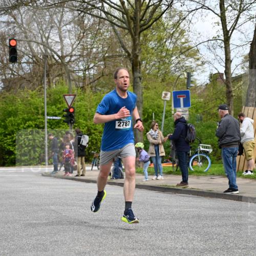 12.04.2026 - 45. Internationalen Wilhelmsburger Insellauf J. Mangold http://msf.ph/oto/9508174 12.04.2026 12:51:44 Ziel 4110, 5307, 5809, 5326, 2787, 5627, 5493, 4560, 2779, 3903, 5479, 5797, 4529, 5758, 2033, 4571, 2414 meine-sportfotos.de
