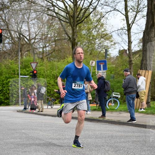 12.04.2026 - 45. Internationalen Wilhelmsburger Insellauf J. Mangold http://msf.ph/oto/9508176 12.04.2026 12:51:44 Ziel 4110, 5307, 5809, 5326, 2787, 5627, 5493, 4560, 2779, 3903, 5479, 5797, 4529, 5758, 2033, 4571, 2414 meine-sportfotos.de