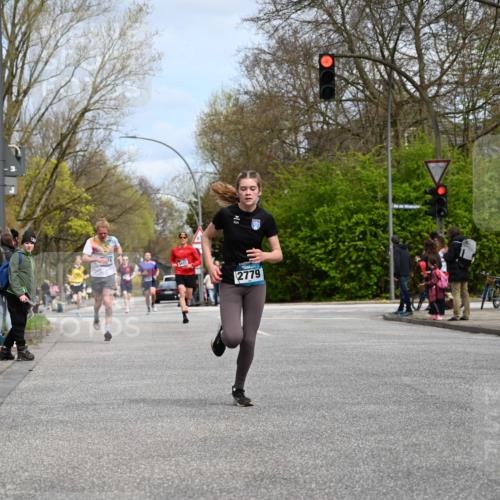 12.04.2026 - 45. Internationalen Wilhelmsburger Insellauf J. Mangold http://msf.ph/oto/9508177 12.04.2026 12:51:47 Ziel 5809, 5326, 2787, 5627, 5493, 4560, 2779, 3903, 5479, 5479, 5797, 4529, 5758, 2033, 4571, 2414 meine-sportfotos.de