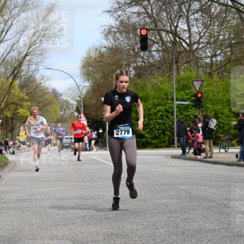 12.04.2026 - 45. Internationalen Wilhelmsburger Insellauf J. Mangold http://msf.ph/oto/9508182 12.04.2026 12:51:48 Ziel 5809, 5326, 2787, 5627, 5493, 4560, 2779, 3903, 5479, 5797, 4529, 5758, 2033, 2033, 4571, 2414 meine-sportfotos.de