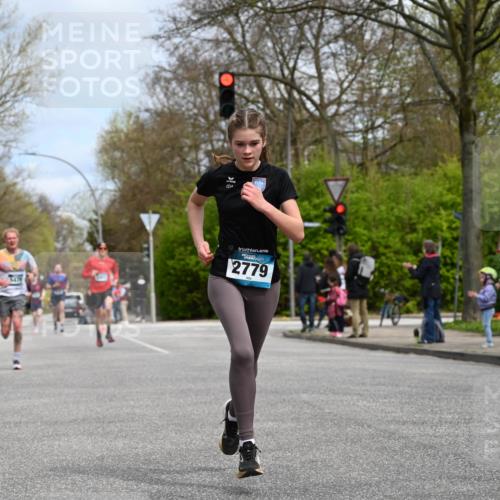 12.04.2026 - 45. Internationalen Wilhelmsburger Insellauf J. Mangold http://msf.ph/oto/9508187 12.04.2026 12:51:48 Ziel 5809, 5326, 2787, 5627, 5493, 4560, 2779, 3903, 5479, 5797, 4529, 5758, 2033, 2033, 4571, 2414 meine-sportfotos.de