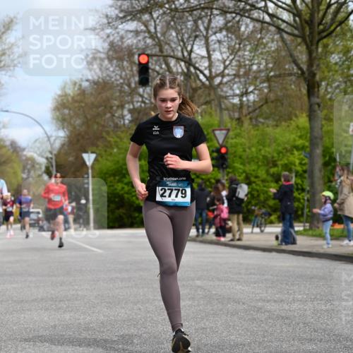 12.04.2026 - 45. Internationalen Wilhelmsburger Insellauf J. Mangold http://msf.ph/oto/9508188 12.04.2026 12:51:48 Ziel 5809, 5326, 2787, 5627, 5493, 4560, 2779, 3903, 5479, 5797, 4529, 5758, 2033, 2033, 4571, 2414 meine-sportfotos.de