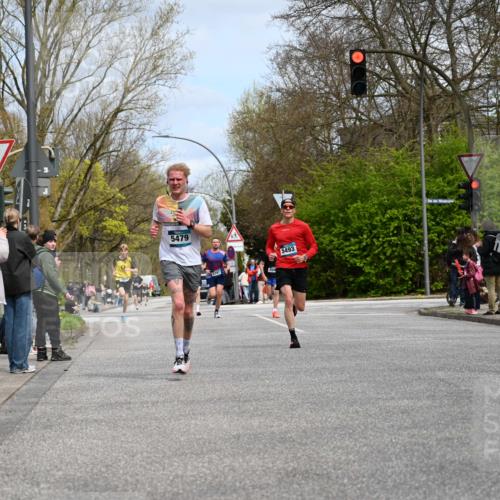12.04.2026 - 45. Internationalen Wilhelmsburger Insellauf J. Mangold http://msf.ph/oto/9508193 12.04.2026 12:51:50 Ziel 5809, 5326, 2787, 5627, 5493, 4560, 2779, 3903, 5479, 5797, 4529, 5758, 2033, 4571, 4571, 2414, 4609 meine-sportfotos.de