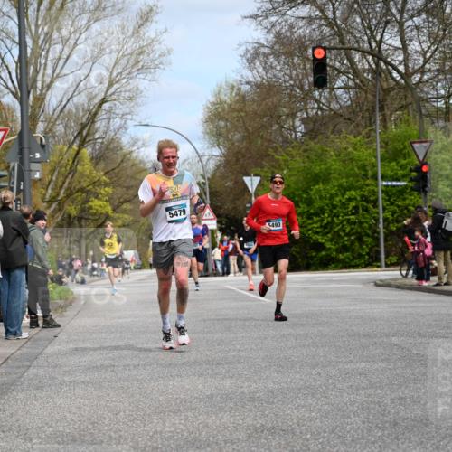 12.04.2026 - 45. Internationalen Wilhelmsburger Insellauf J. Mangold http://msf.ph/oto/9508197 12.04.2026 12:51:50 Ziel 5809, 5326, 2787, 5627, 5493, 4560, 2779, 3903, 5479, 5797, 4529, 5758, 2033, 4571, 4571, 2414, 4609 meine-sportfotos.de