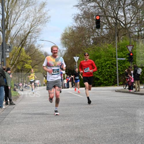 12.04.2026 - 45. Internationalen Wilhelmsburger Insellauf J. Mangold http://msf.ph/oto/9508200 12.04.2026 12:51:50 Ziel 5809, 5326, 2787, 5627, 5493, 4560, 2779, 3903, 5479, 5797, 4529, 5758, 2033, 4571, 4571, 2414, 4609 meine-sportfotos.de