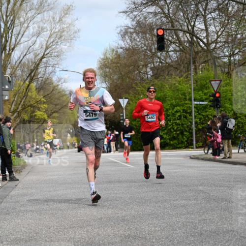 12.04.2026 - 45. Internationalen Wilhelmsburger Insellauf J. Mangold http://msf.ph/oto/9508203 12.04.2026 12:51:51 Ziel 5809, 5326, 2787, 5627, 5493, 4560, 2779, 3903, 5479, 5797, 4529, 5758, 2033, 4571, 2414, 4609 meine-sportfotos.de