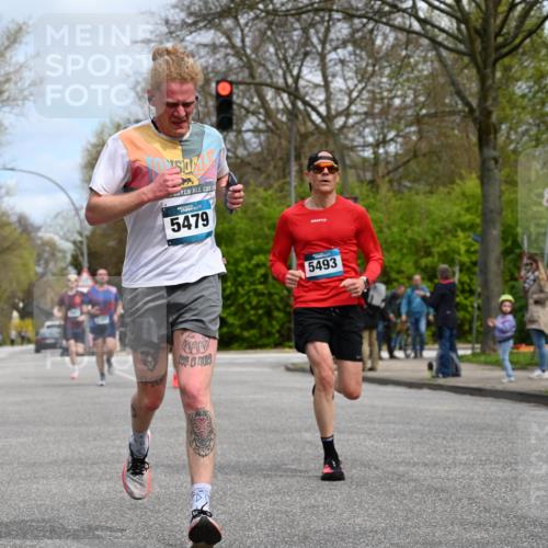 12.04.2026 - 45. Internationalen Wilhelmsburger Insellauf J. Mangold http://msf.ph/oto/9508216 12.04.2026 12:51:52 Ziel 5809, 5326, 2787, 5627, 5493, 4560, 2779, 3903, 5479, 5797, 4529, 4529, 5758, 2033, 4571, 2414, 4609 meine-sportfotos.de