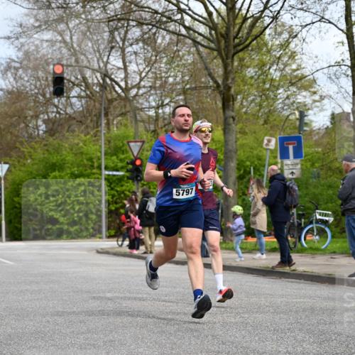 12.04.2026 - 45. Internationalen Wilhelmsburger Insellauf J. Mangold http://msf.ph/oto/9508223 12.04.2026 12:51:56 Ziel 5809, 5326, 2787, 5627, 5493, 4560, 2779, 3903, 5479, 5797, 4529, 5758, 2033, 4571, 2414, 4609, 5779 meine-sportfotos.de