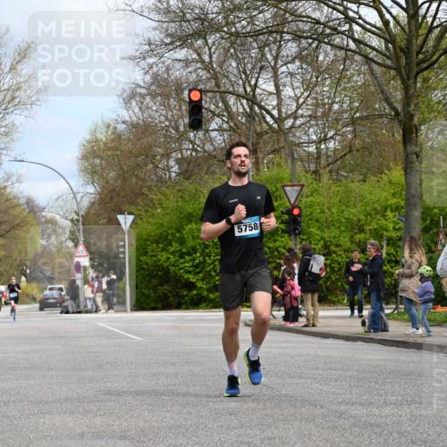 12.04.2026 - 45. Internationalen Wilhelmsburger Insellauf J. Mangold http://msf.ph/oto/9508236 12.04.2026 12:52:04 Ziel 5493, 4560, 2779, 3903, 5479, 5797, 4529, 5758, 2033, 4571, 2414, 4609, 5779, 4346 meine-sportfotos.de
