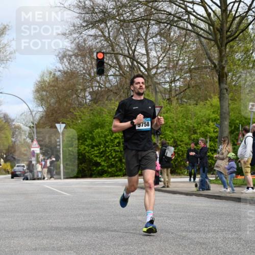 12.04.2026 - 45. Internationalen Wilhelmsburger Insellauf J. Mangold http://msf.ph/oto/9508238 12.04.2026 12:52:04 Ziel 5493, 4560, 2779, 3903, 5479, 5797, 4529, 5758, 2033, 4571, 2414, 4609, 5779, 4346 meine-sportfotos.de