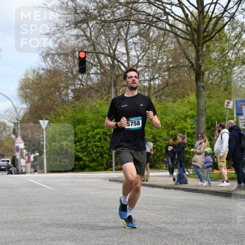 12.04.2026 - 45. Internationalen Wilhelmsburger Insellauf J. Mangold http://msf.ph/oto/9508240 12.04.2026 12:52:04 Ziel 5493, 4560, 2779, 3903, 5479, 5797, 4529, 5758, 2033, 4571, 2414, 4609, 5779, 4346 meine-sportfotos.de