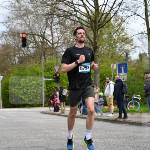 12.04.2026 - 45. Internationalen Wilhelmsburger Insellauf J. Mangold http://msf.ph/oto/9508245 12.04.2026 12:52:05 Ziel 2779, 3903, 5479, 5797, 4529, 5758, 2033, 4571, 2414, 4609, 5779, 4346 meine-sportfotos.de