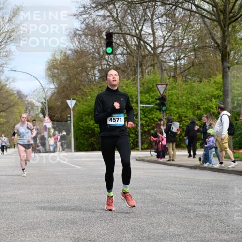 12.04.2026 - 45. Internationalen Wilhelmsburger Insellauf J. Mangold http://msf.ph/oto/9508277 12.04.2026 12:52:15 Ziel 4529, 5758, 2033, 4571, 2414, 4609, 5779, 4346 meine-sportfotos.de