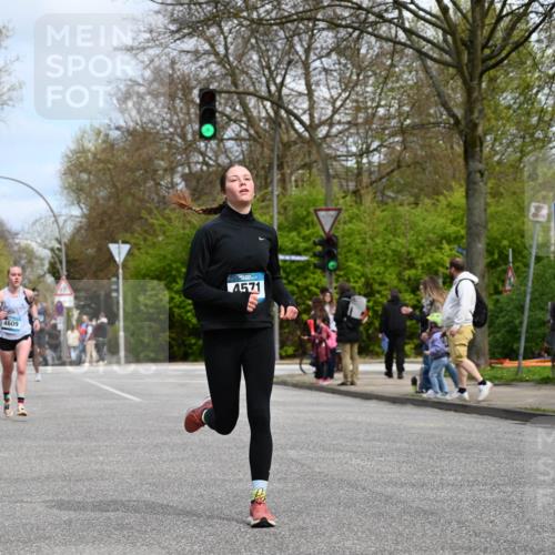 12.04.2026 - 45. Internationalen Wilhelmsburger Insellauf J. Mangold http://msf.ph/oto/9508279 12.04.2026 12:52:15 Ziel 4529, 5758, 2033, 4571, 2414, 4609, 5779, 4346 meine-sportfotos.de