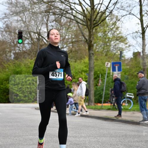 12.04.2026 - 45. Internationalen Wilhelmsburger Insellauf J. Mangold http://msf.ph/oto/9508286 12.04.2026 12:52:15 Ziel 4529, 5758, 2033, 4571, 2414, 4609, 5779, 4346 meine-sportfotos.de