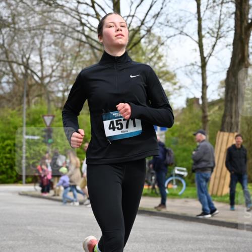 12.04.2026 - 45. Internationalen Wilhelmsburger Insellauf J. Mangold http://msf.ph/oto/9508291 12.04.2026 12:52:16 Ziel 4529, 5758, 2033, 4571, 2414, 4609, 5779, 4346 meine-sportfotos.de