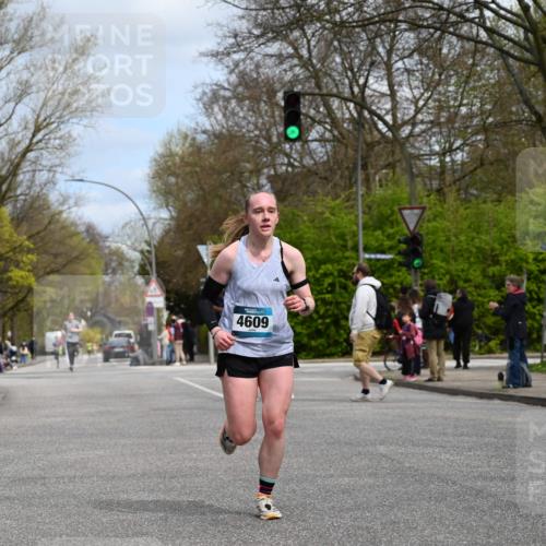 12.04.2026 - 45. Internationalen Wilhelmsburger Insellauf J. Mangold http://msf.ph/oto/9508302 12.04.2026 12:52:18 Ziel 5758, 2033, 4571, 2414, 4609, 5779, 4346, 5763 meine-sportfotos.de