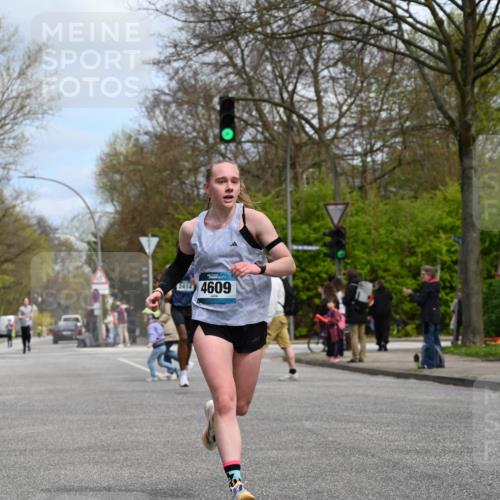 12.04.2026 - 45. Internationalen Wilhelmsburger Insellauf J. Mangold http://msf.ph/oto/9508305 12.04.2026 12:52:18 Ziel 5758, 2033, 4571, 2414, 4609, 5779, 4346, 5763 meine-sportfotos.de