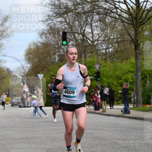 12.04.2026 - 45. Internationalen Wilhelmsburger Insellauf J. Mangold http://msf.ph/oto/9508307 12.04.2026 12:52:18 Ziel 5758, 2033, 4571, 2414, 4609, 5779, 4346, 5763 meine-sportfotos.de