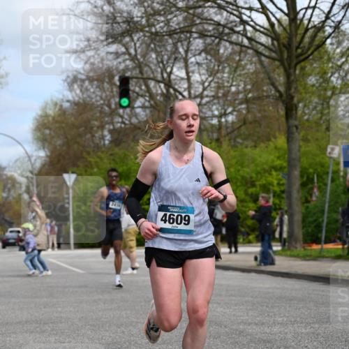 12.04.2026 - 45. Internationalen Wilhelmsburger Insellauf J. Mangold http://msf.ph/oto/9508310 12.04.2026 12:52:18 Ziel 5758, 2033, 4571, 2414, 4609, 5779, 4346, 5763 meine-sportfotos.de