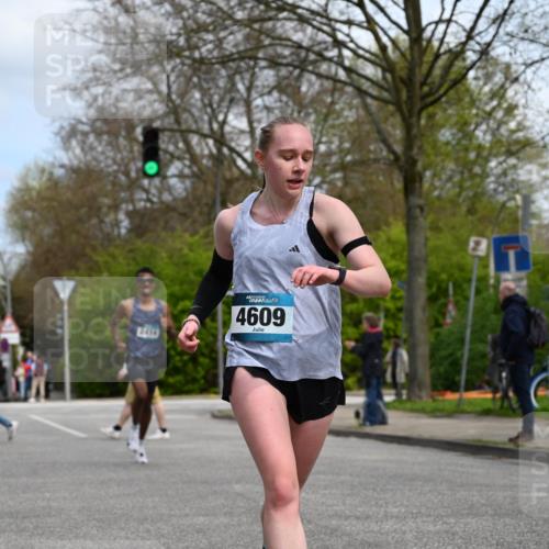 12.04.2026 - 45. Internationalen Wilhelmsburger Insellauf J. Mangold http://msf.ph/oto/9508312 12.04.2026 12:52:18 Ziel 5758, 2033, 4571, 2414, 4609, 5779, 4346, 5763 meine-sportfotos.de