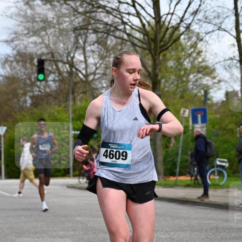 12.04.2026 - 45. Internationalen Wilhelmsburger Insellauf J. Mangold http://msf.ph/oto/9508314 12.04.2026 12:52:19 Ziel 5758, 2033, 4571, 2414, 4609, 5779, 4346, 5763 meine-sportfotos.de
