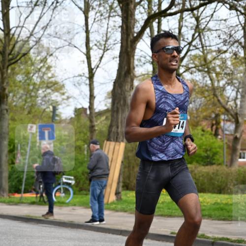 12.04.2026 - 45. Internationalen Wilhelmsburger Insellauf J. Mangold http://msf.ph/oto/9508330 12.04.2026 12:52:21 Ziel 2033, 4571, 2414, 4609, 5779, 4346, 5763, 2896, 5621 meine-sportfotos.de