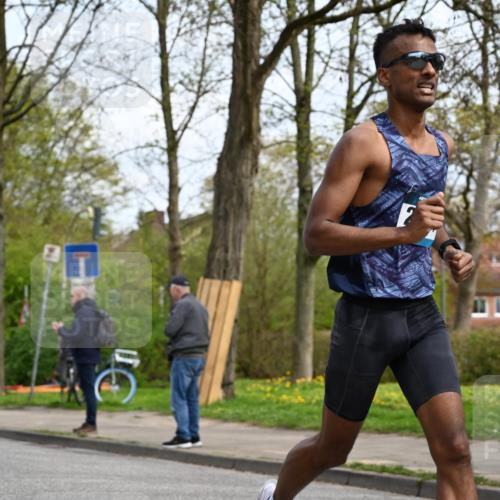 12.04.2026 - 45. Internationalen Wilhelmsburger Insellauf J. Mangold http://msf.ph/oto/9508331 12.04.2026 12:52:21 Ziel 2033, 4571, 2414, 4609, 5779, 4346, 5763, 2896, 5621 meine-sportfotos.de