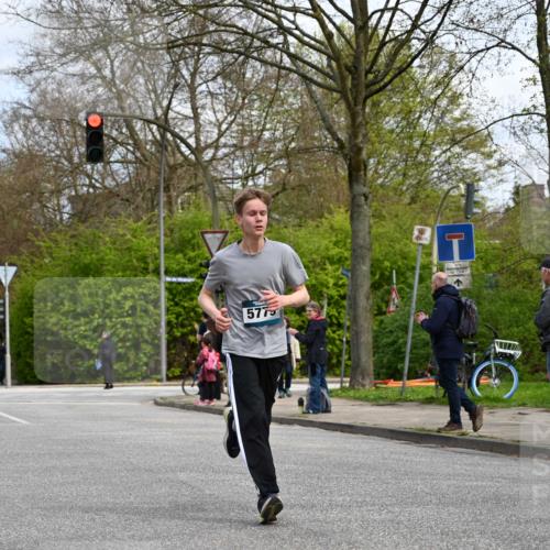 12.04.2026 - 45. Internationalen Wilhelmsburger Insellauf J. Mangold http://msf.ph/oto/9508335 12.04.2026 12:52:28 Ziel 2414, 4609, 5779, 4346, 5763, 2896, 5621, 4879, 4891, 5127, 2218 meine-sportfotos.de