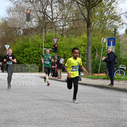 12.04.2026 - 45. Internationalen Wilhelmsburger Insellauf J. Mangold http://msf.ph/oto/9508369 12.04.2026 12:52:48 Ziel 4346, 5763, 2896, 5621, 4879, 4891, 5127, 5127, 2218, 4183, 3749, 3160, 5628, 5447, 5464, 5358 meine-sportfotos.de