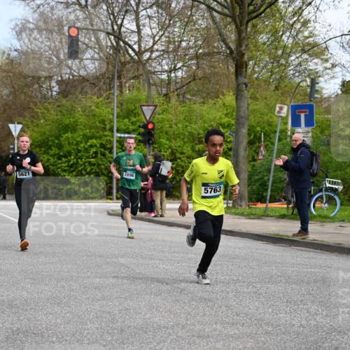 12.04.2026 - 45. Internationalen Wilhelmsburger Insellauf J. Mangold http://msf.ph/oto/9508370 12.04.2026 12:52:48 Ziel 4346, 5763, 2896, 5621, 4879, 4891, 5127, 5127, 2218, 4183, 3749, 3160, 5628, 5447, 5464, 5358 meine-sportfotos.de