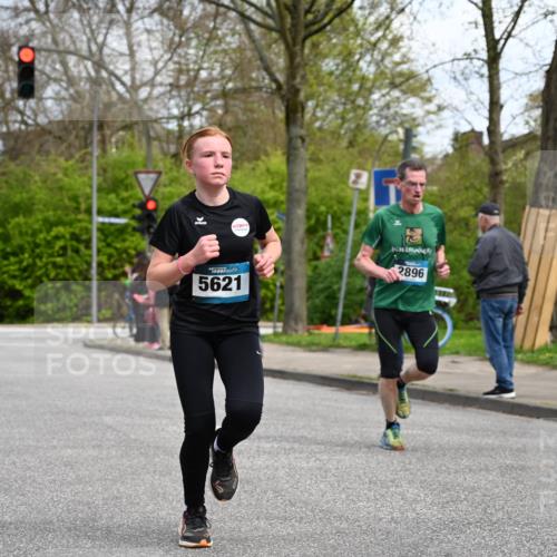 12.04.2026 - 45. Internationalen Wilhelmsburger Insellauf J. Mangold http://msf.ph/oto/9508394 12.04.2026 12:52:51 Ziel 5763, 2896, 5621, 4879, 4891, 5127, 2218, 4183, 3749, 3160, 5628, 5447, 5628, 5447, 5464, 5358 meine-sportfotos.de