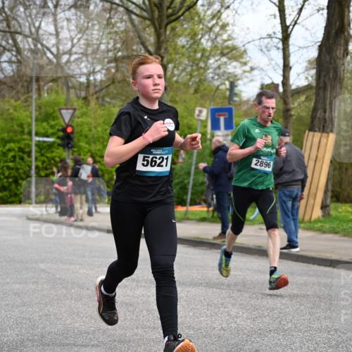 12.04.2026 - 45. Internationalen Wilhelmsburger Insellauf J. Mangold http://msf.ph/oto/9508396 12.04.2026 12:52:51 Ziel 5763, 2896, 5621, 4879, 4891, 5127, 2218, 4183, 3749, 3160, 5628, 5447, 5628, 5447, 5464, 5358 meine-sportfotos.de