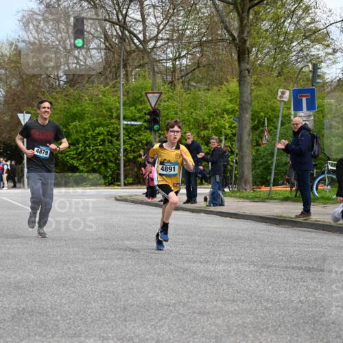 12.04.2026 - 45. Internationalen Wilhelmsburger Insellauf J. Mangold http://msf.ph/oto/9508407 12.04.2026 12:52:56 Ziel 5763, 2896, 5621, 4879, 4891, 5127, 2218, 4183, 3749, 3160, 5628, 5447, 5464, 5358, 5358 meine-sportfotos.de