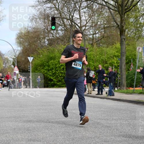 12.04.2026 - 45. Internationalen Wilhelmsburger Insellauf J. Mangold http://msf.ph/oto/9508415 12.04.2026 12:52:58 Ziel 5763, 2896, 5621, 4879, 4891, 5127, 2218, 4183, 3749, 3160, 3160, 5628, 5447, 5464, 5358 meine-sportfotos.de