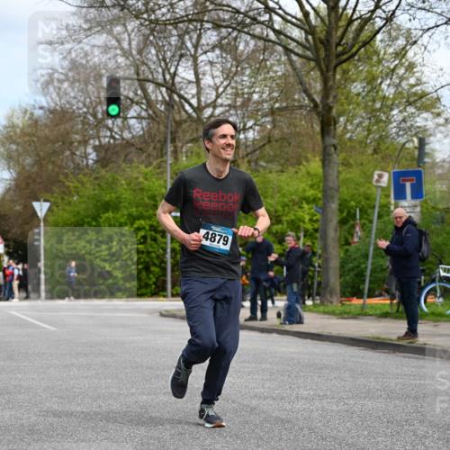 12.04.2026 - 45. Internationalen Wilhelmsburger Insellauf J. Mangold http://msf.ph/oto/9508417 12.04.2026 12:52:58 Ziel 5763, 2896, 5621, 4879, 4891, 5127, 2218, 4183, 3749, 3160, 3160, 5628, 5447, 5464, 5358 meine-sportfotos.de