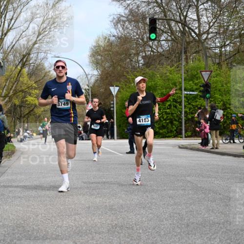 12.04.2026 - 45. Internationalen Wilhelmsburger Insellauf J. Mangold http://msf.ph/oto/9508430 12.04.2026 12:53:04 Ziel 5763, 2896, 5621, 4879, 4891, 5127, 2218, 4183, 3749, 3160, 5628, 5447, 5464, 5358, 3293, 4317 meine-sportfotos.de