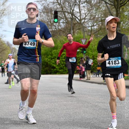 12.04.2026 - 45. Internationalen Wilhelmsburger Insellauf J. Mangold http://msf.ph/oto/9508445 12.04.2026 12:53:05 Ziel 5763, 2896, 5621, 4879, 4891, 5127, 2218, 4183, 3749, 3160, 5628, 5447, 5464, 5358, 3293, 4317, 5227 meine-sportfotos.de