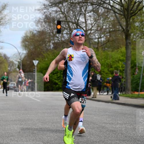 12.04.2026 - 45. Internationalen Wilhelmsburger Insellauf J. Mangold http://msf.ph/oto/9508451 12.04.2026 12:53:08 Ziel 2896, 5621, 4879, 4891, 5127, 2218, 4183, 3749, 3160, 5628, 5447, 5464, 5358, 5358, 3293, 4317, 5227, 3294, 3520, 5143 meine-sportfotos.de