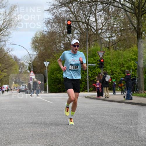 12.04.2026 - 45. Internationalen Wilhelmsburger Insellauf J. Mangold http://msf.ph/oto/9508471 12.04.2026 12:53:19 Ziel 4183, 3749, 3160, 5628, 5447, 5464, 5358, 3293, 4317, 5227, 3294, 3520, 5143, 5754, 4592, 4455, 4037, 5784, 5785, 4658 meine-sportfotos.de